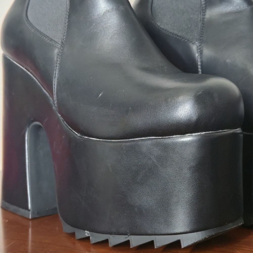 Women's LAMODA Doll Black Platform Slip-on Calf Boots Size 7 Gothic Alternative - Picture 2 of 9